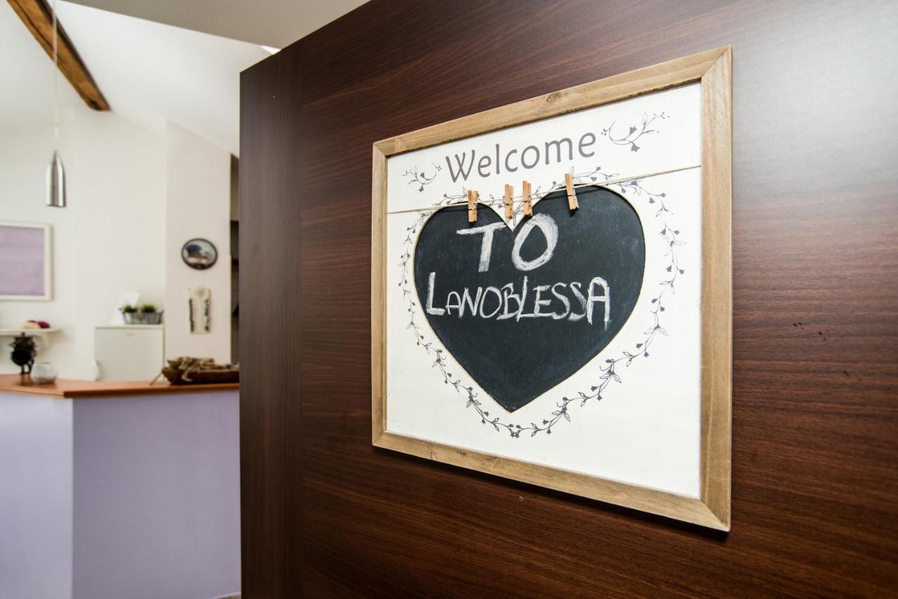 Lanoblessa Lägenhet Prag Exteriör bild